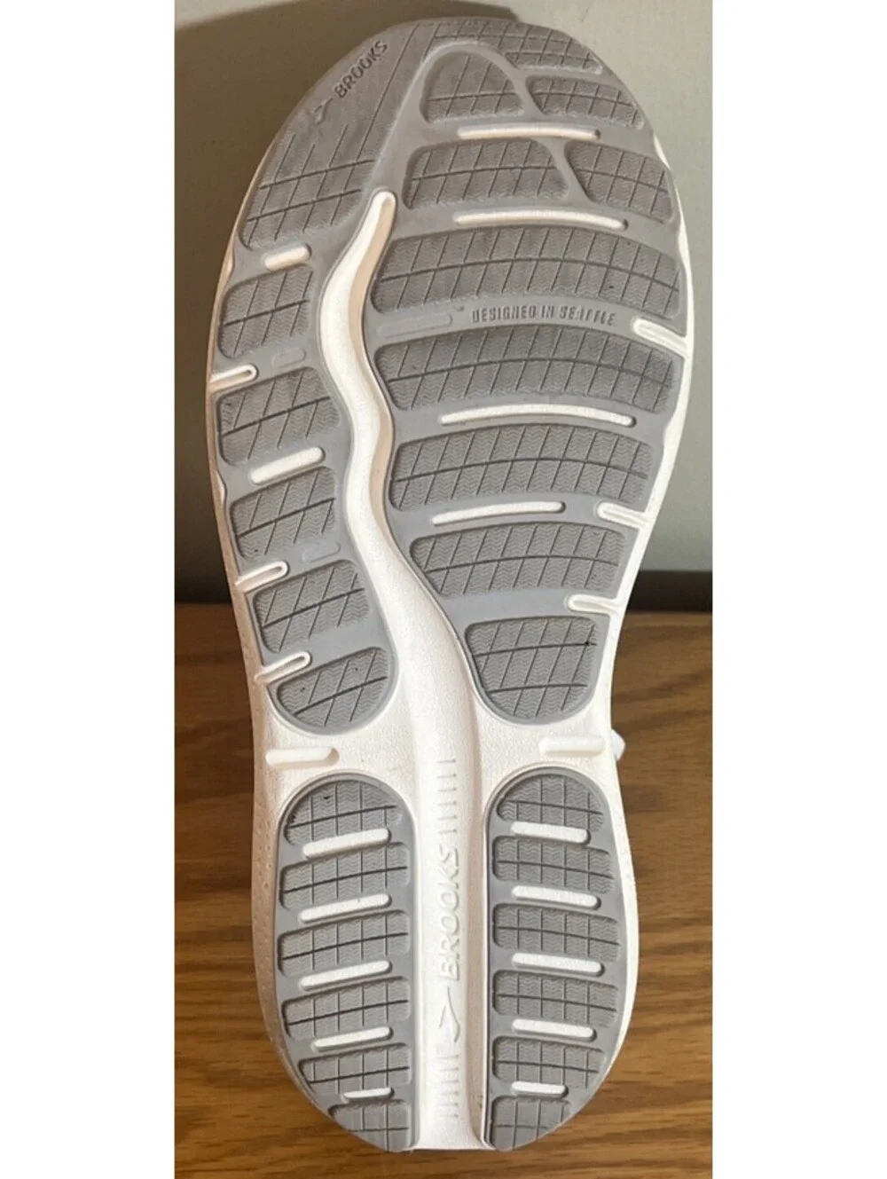 Women's Brooks Ghost Max L, White/White, 10 Wide(2E) US Used Clean!
